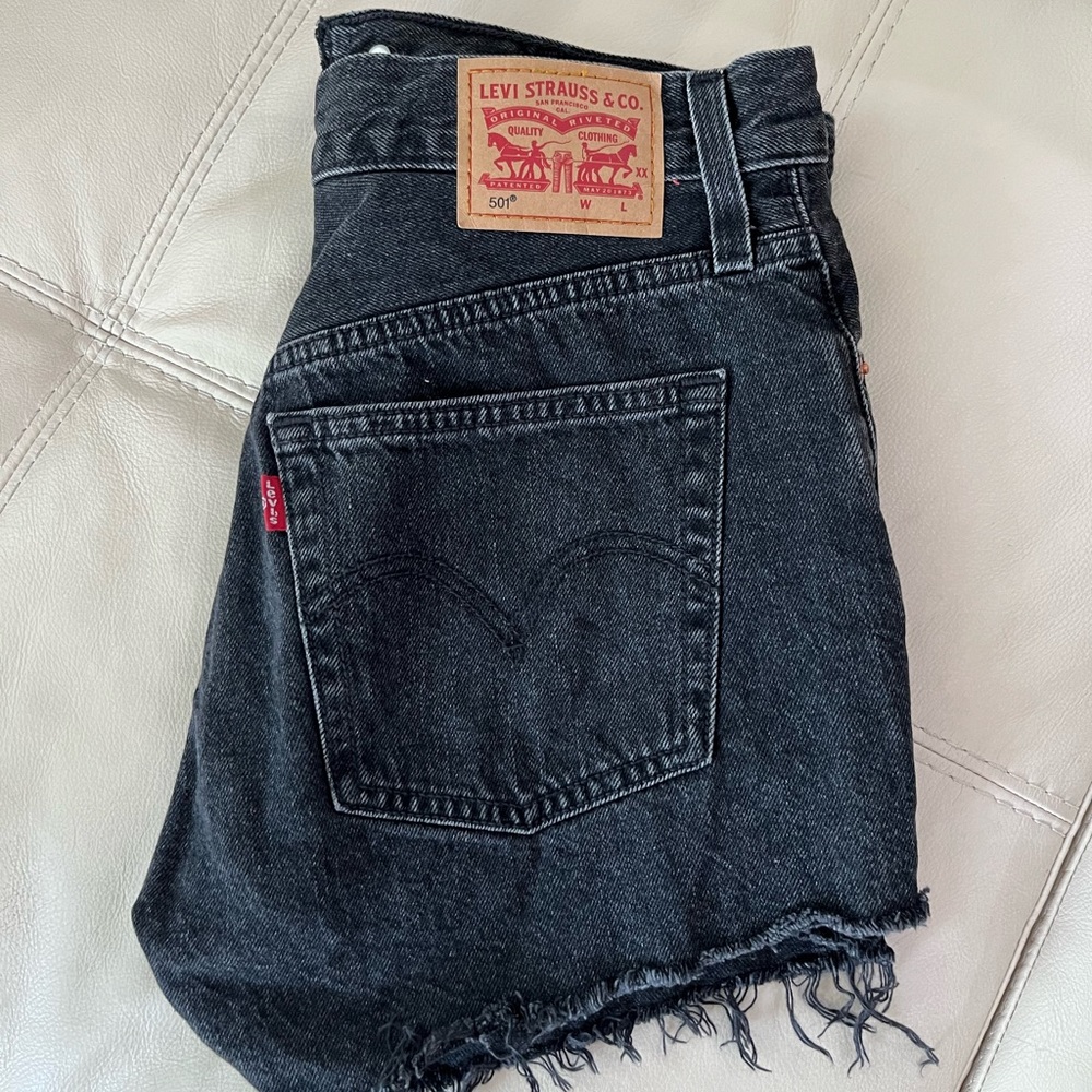Levi’s 501 black denim shorts size 27